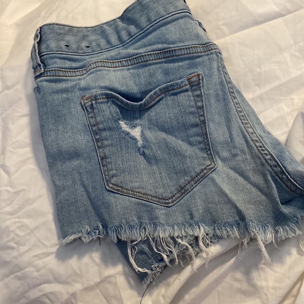 Express Shorts - Picture 5 of 6